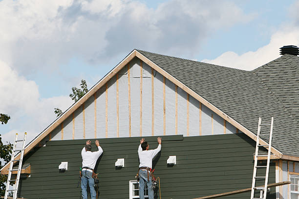Professional Siding Contractor technician working in Hinckley, IL